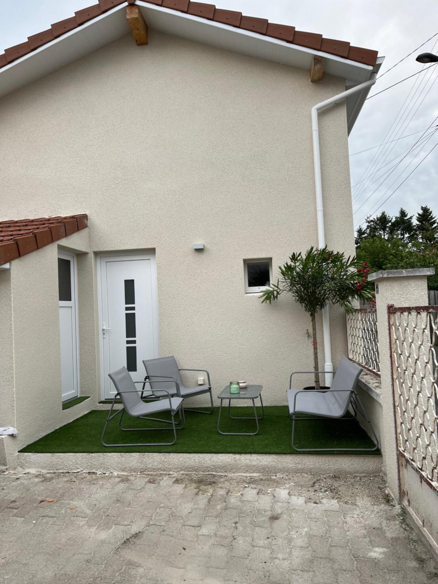فيلا Maison 6 Couchages Entierement Renovee Feurs المظهر الخارجي الصورة